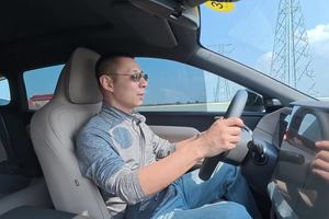 试过顶配再试低配！讲真，沃尔沃XC70入门版26.99万值不值？