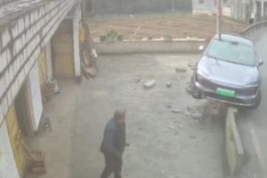 这司机是不是玩手机呢？#厉害了我的车 #离谱 #无奈 #无语 #事故