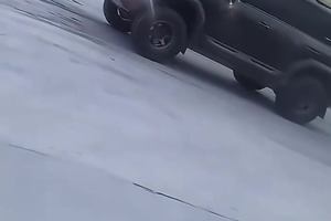 方程豹已经不屑爬坡了，开始爬墙了！厉害不？#硬派越野 #晒出你的座驾 #方程豹 #离谱 #无语