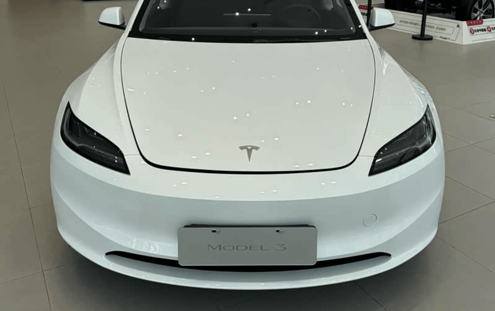 新款特斯拉Model 3上市，价格不变，配置调整