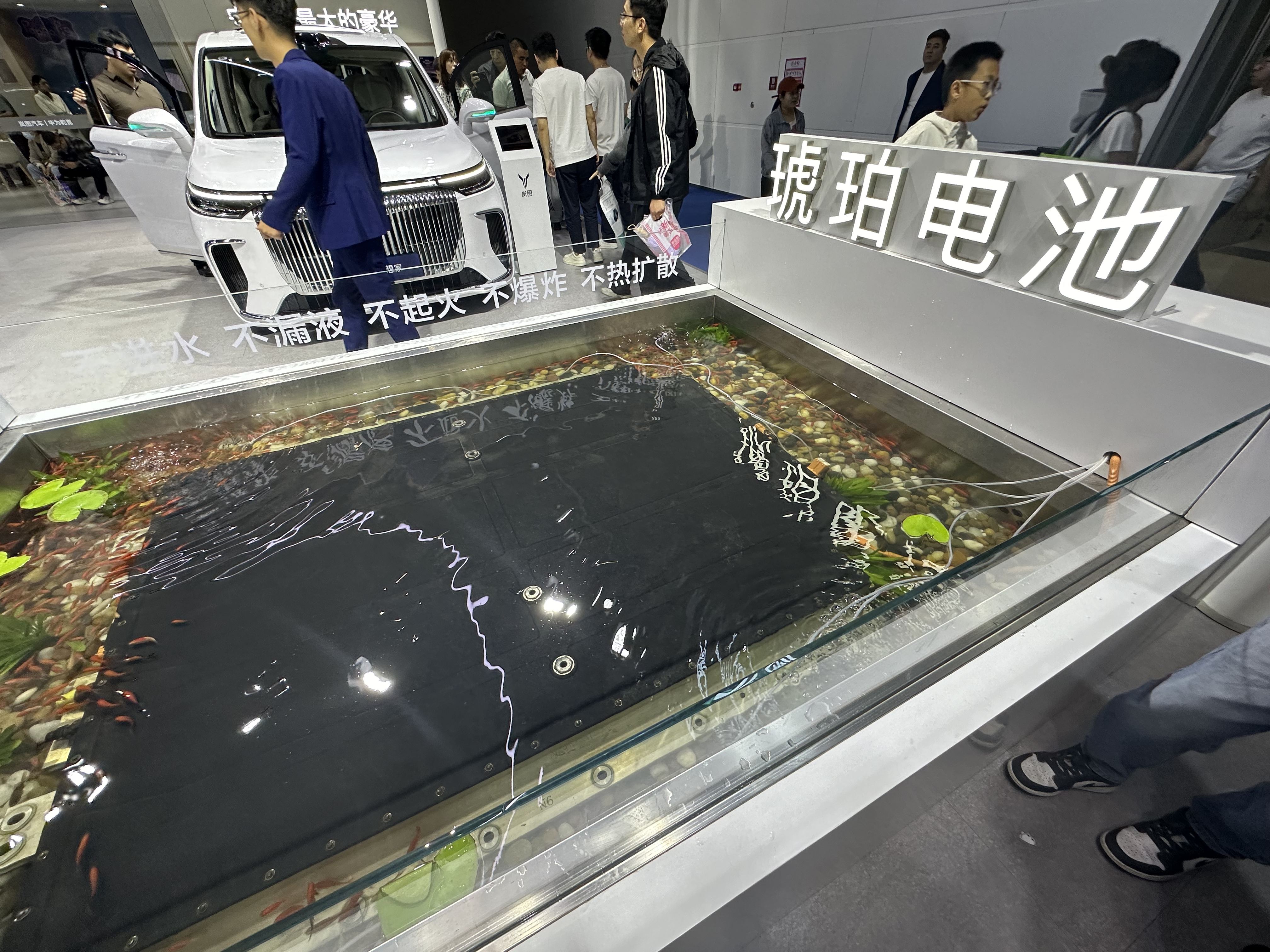 30-40万买MPV不妥协！2026款岚图梦想家亮相西安车展