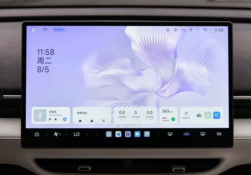 6.28万起售，极狐T1上市，适合年轻家庭的实用纯电小车
