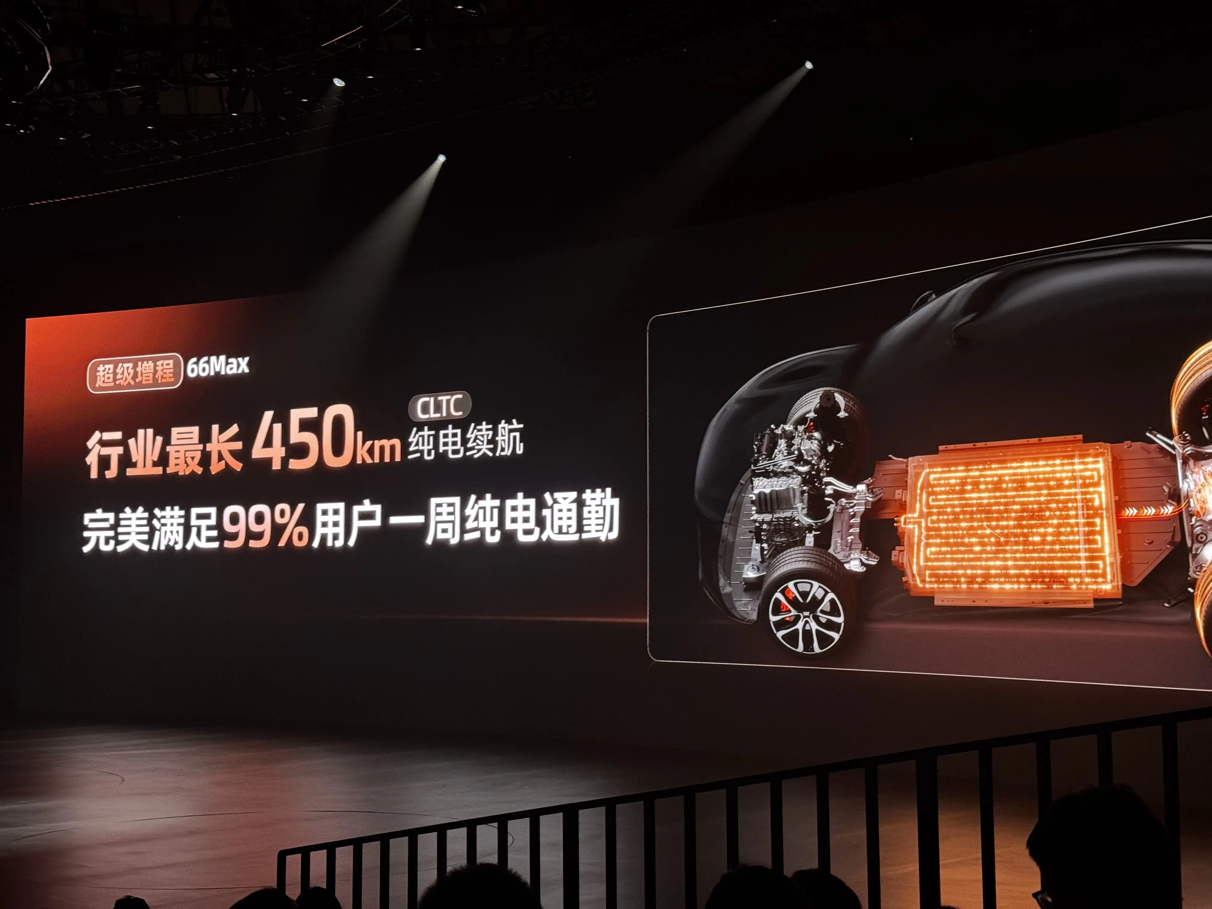 新一代智己LS6上市19.79万起，27分钟大定破万是对勇敢者的奖励