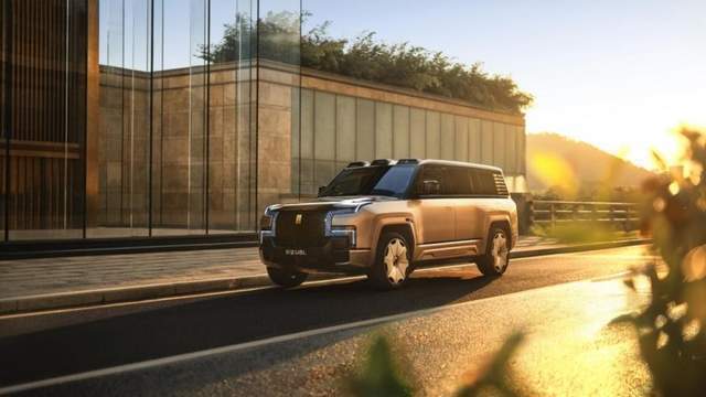 全尺寸行政豪华SUV——仰望U8L鼎世版正式，售价128万元