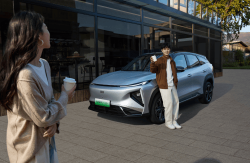 油耗3.79L、五星安全认证,11.18万起的银河L7 EM-i让家用SUV没短板