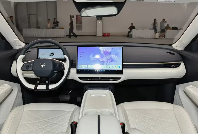 6.28万起售，极狐T1上市，适合年轻家庭的实用纯电小车