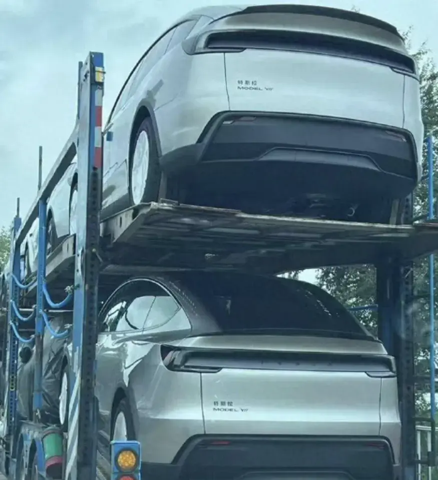 特斯拉Model Y L的首批实车到店，将于9月上市