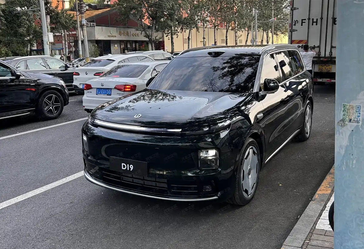 零跑全新D系列旗舰车型实车首曝，增程动力，或命名D19