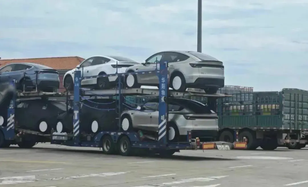 特斯拉Model Y L的首批实车到店，将于9月上市