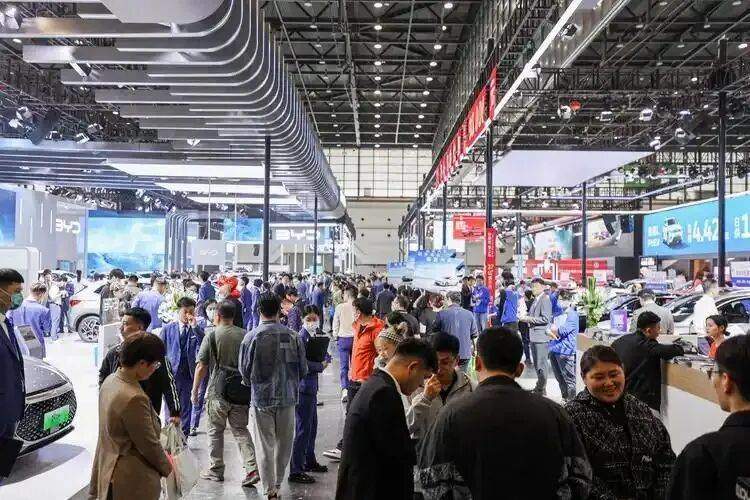 车企的订单海报已经假到让人生理性不适了