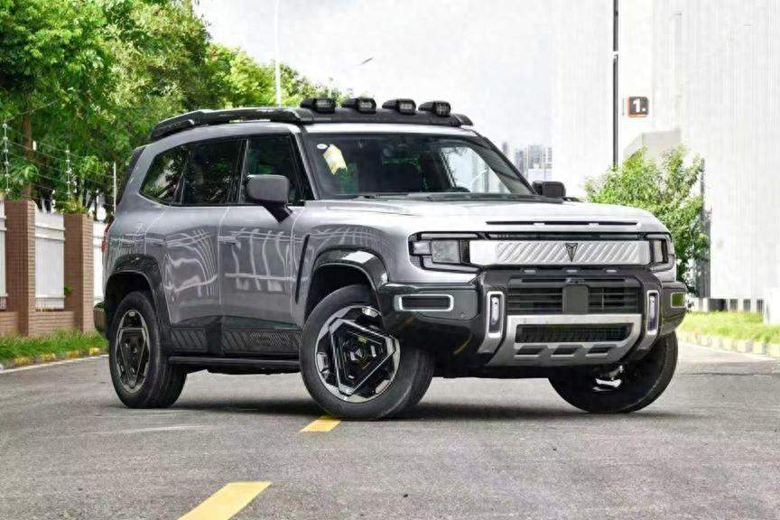 20万预算买方盒子SUV，深蓝G318和钛7，哪款车更值得入手？
