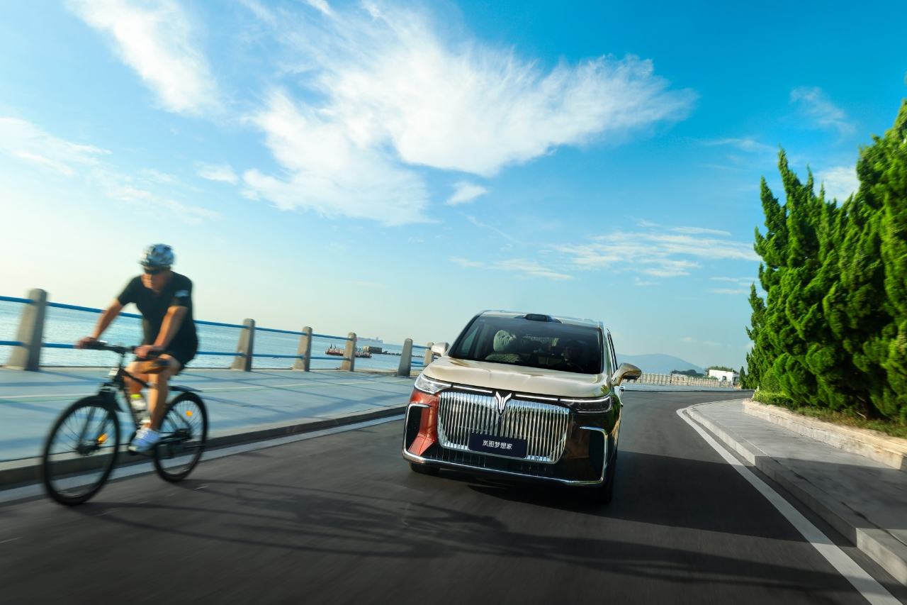 纯电续航350km智能超混MPV，2026款岚图梦想家32.99万起正式上市