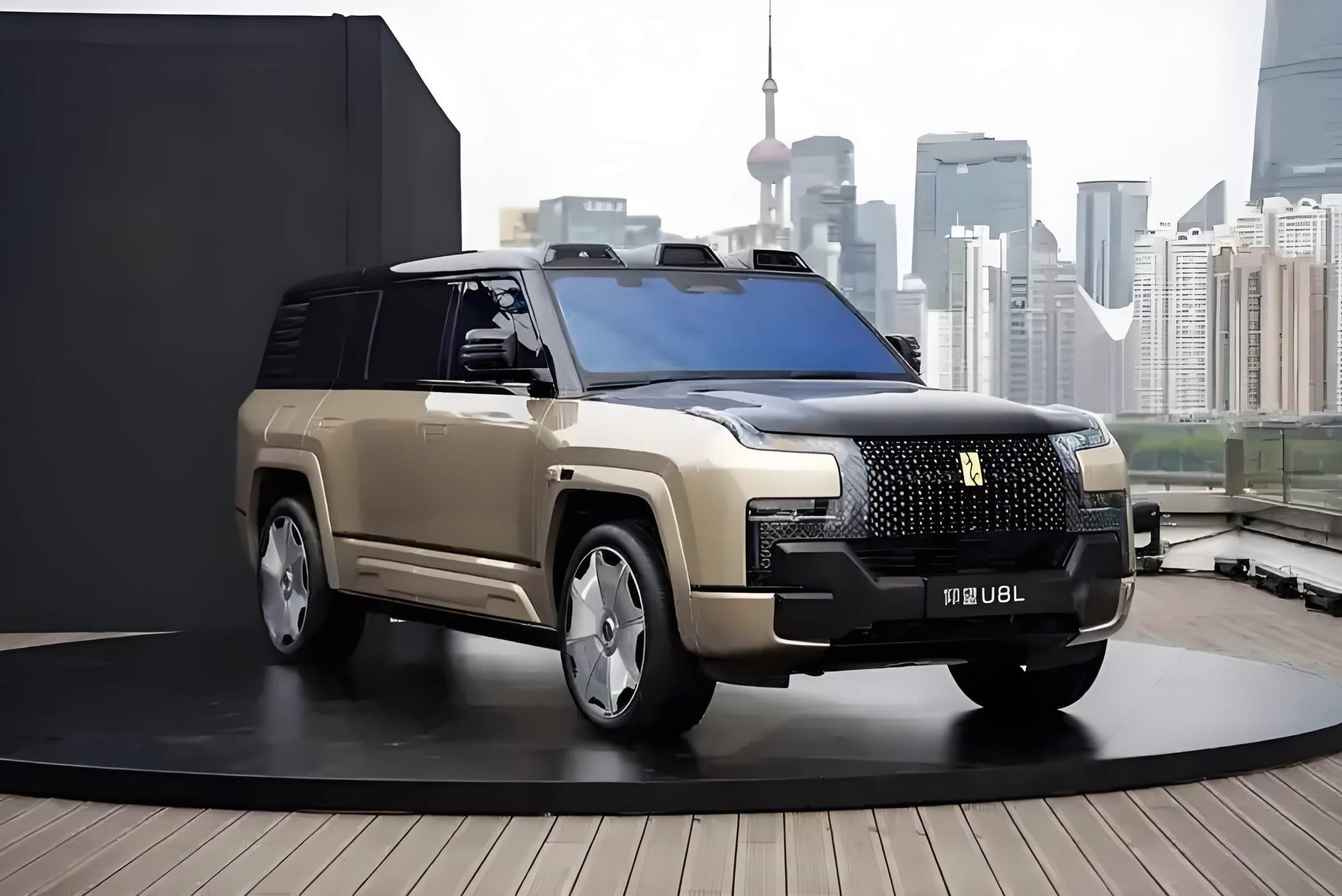 仰望U8L鼎世版：黑金美学赋能，以极致安全革新豪华SUV