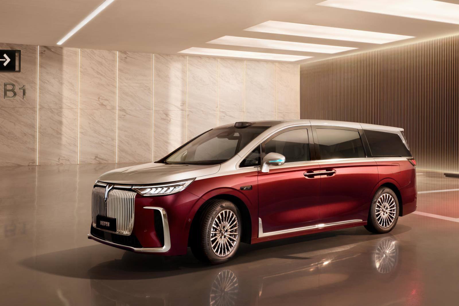800V+5C超充上市即交付 2026款岚图梦想家售32.99万起​