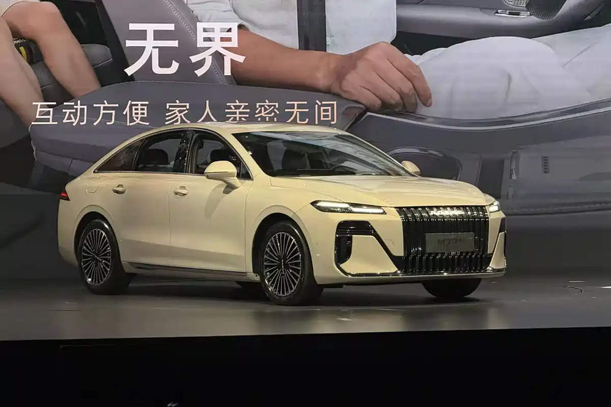 荣威M7 DMH正式上市 限时价8.58万元起