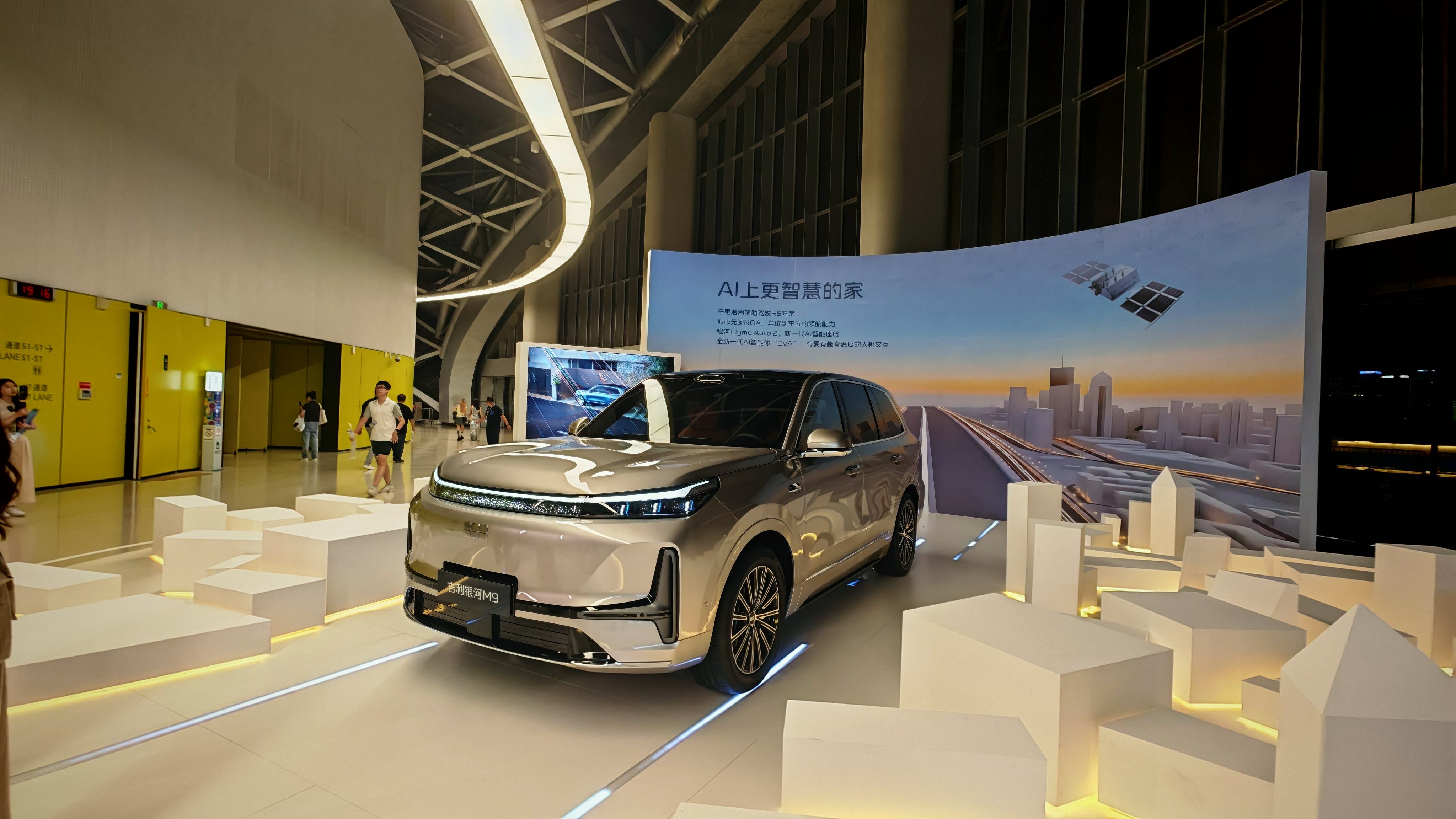 吉利银河M9起售价真的低于18万 这价格大家满意吗？