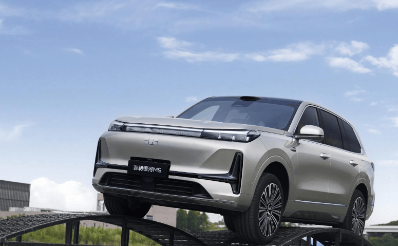 奶爸快乐车！吉利银河M9全球上市！17.38万起，第三排终于不再卑微