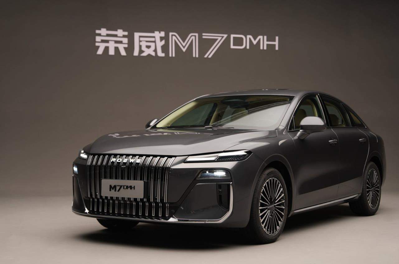 前劳斯莱斯设计总监亲自操刀，荣威M7 DMH上市，关键才8.58万元起