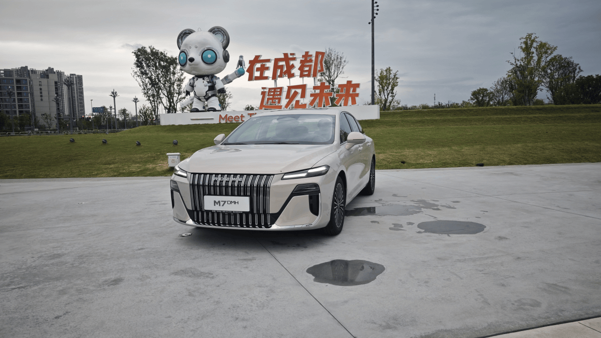 限时8.58万起 五大件终身质保 荣威M7 DMH上市