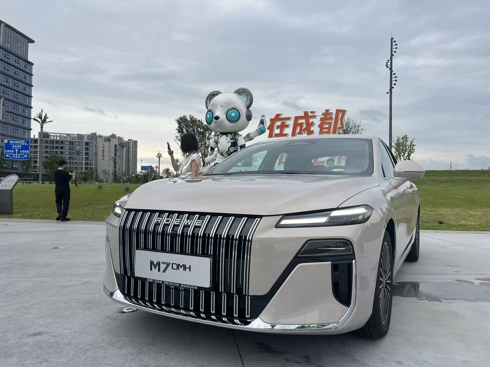 又一款国产中大型轿车来了，荣威M7 DMH上市，限时价8.58万起