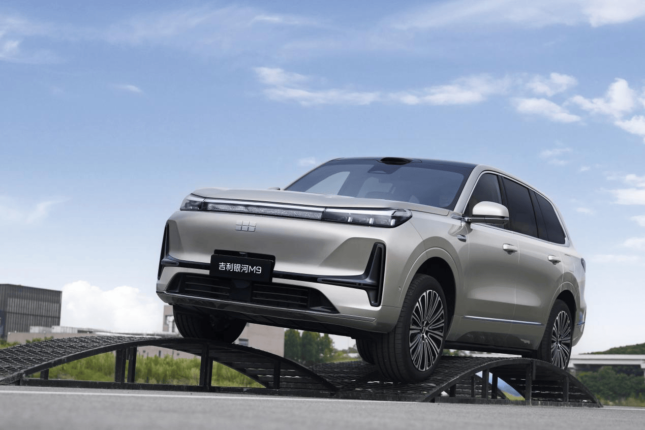 AI体系造AI汽车！限时17.38万起，吉利银河M9上市，开启AI出行新时代