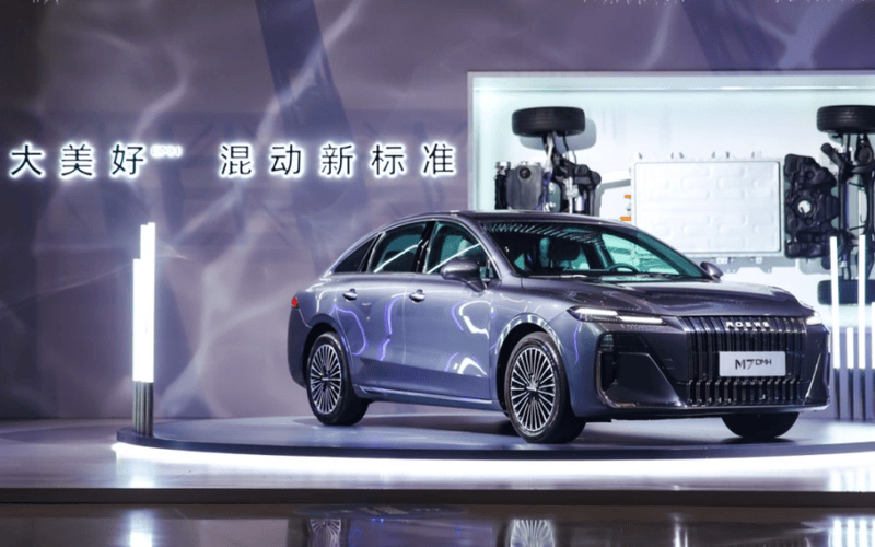 一款B级车 限时8.58万元起 荣威M7 DMH的完美“平衡术”