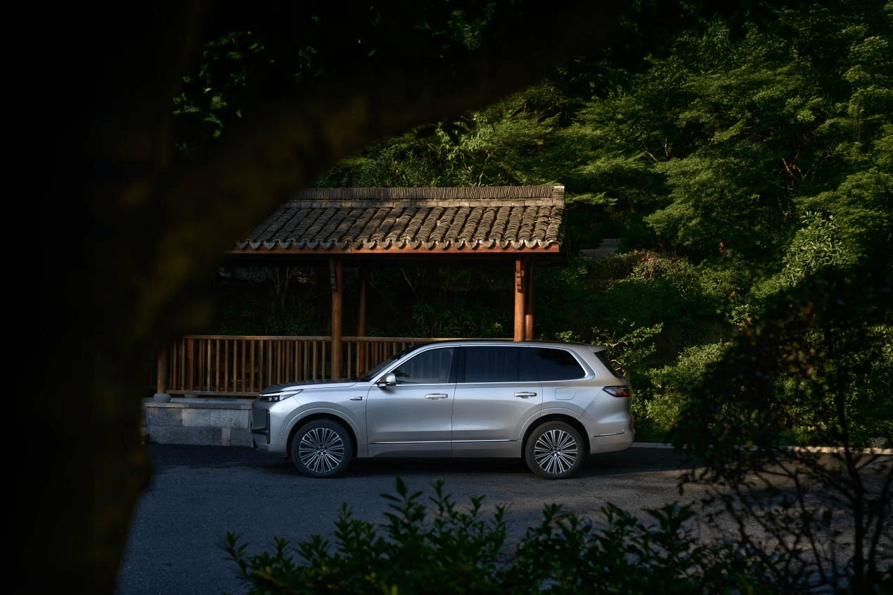 AI体系造AI汽车！限时17.38万起，吉利银河M9上市，开启AI出行新时代