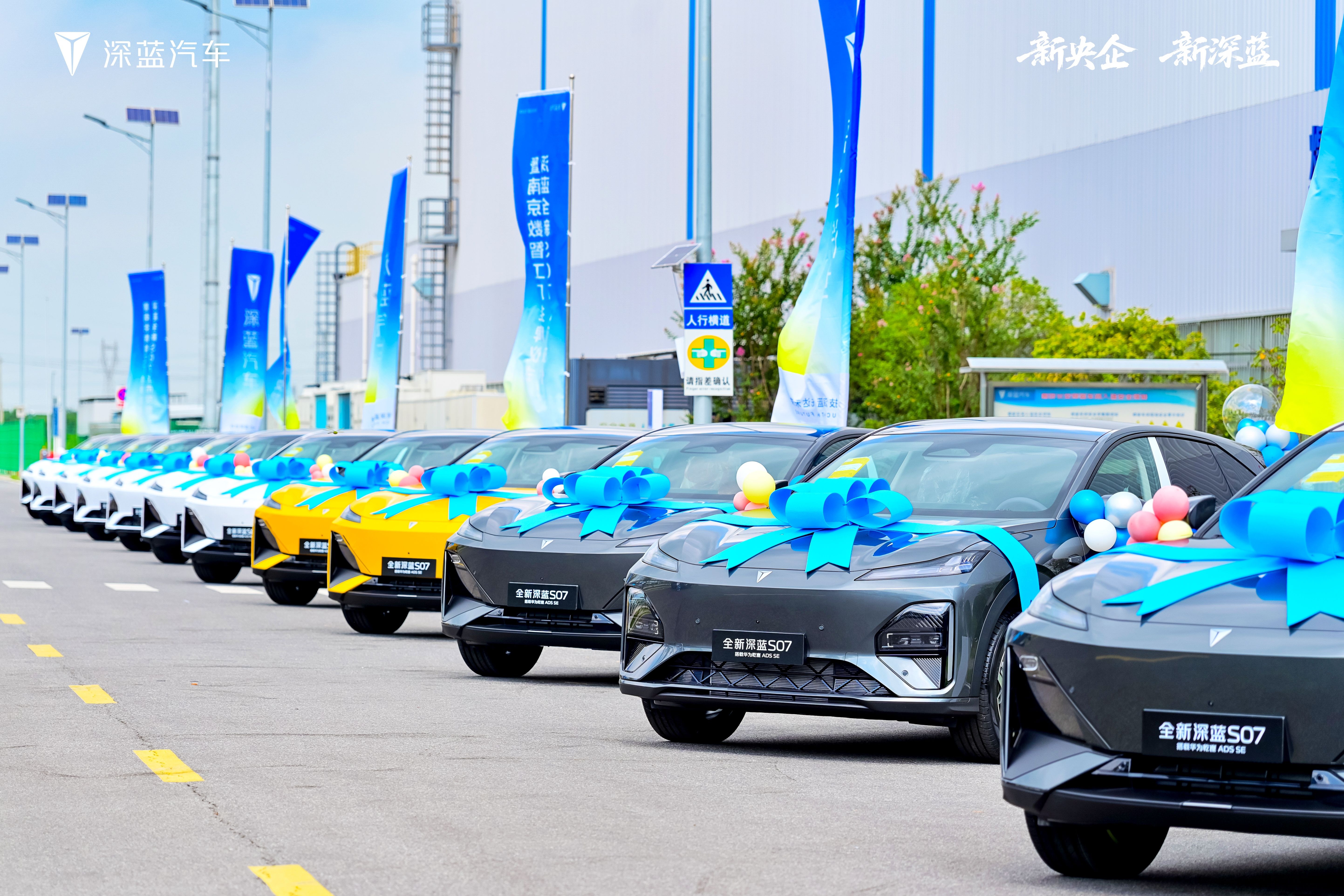 15万级标配华为乾崑豪华SUV，全新深蓝S07上市，15.69万元起
