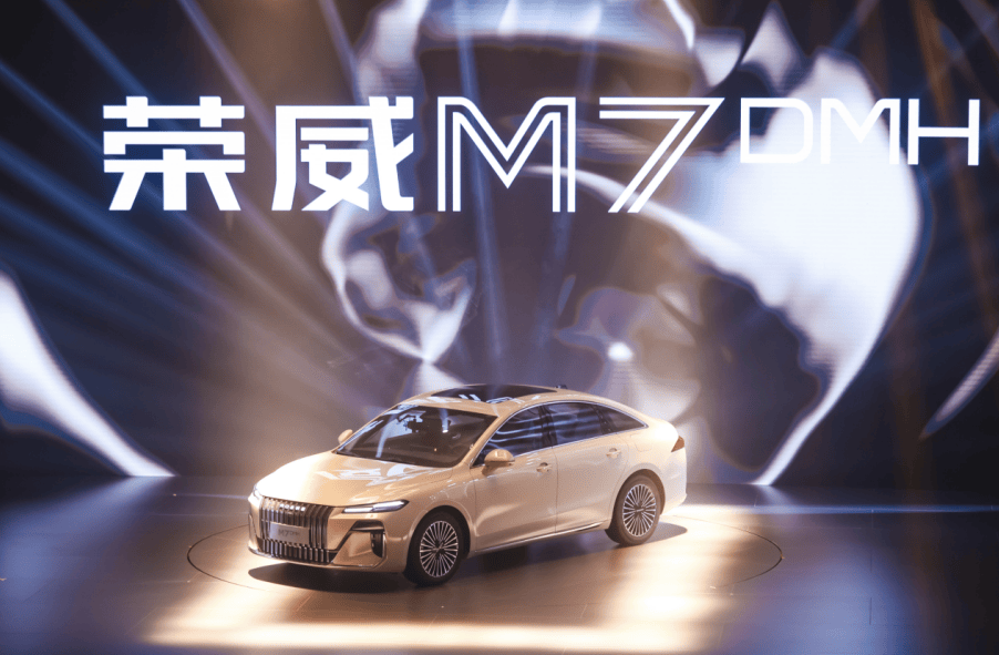 荣威M7 DMH限时美好价8.58万起：插混家轿谁更优？问过它才可以！