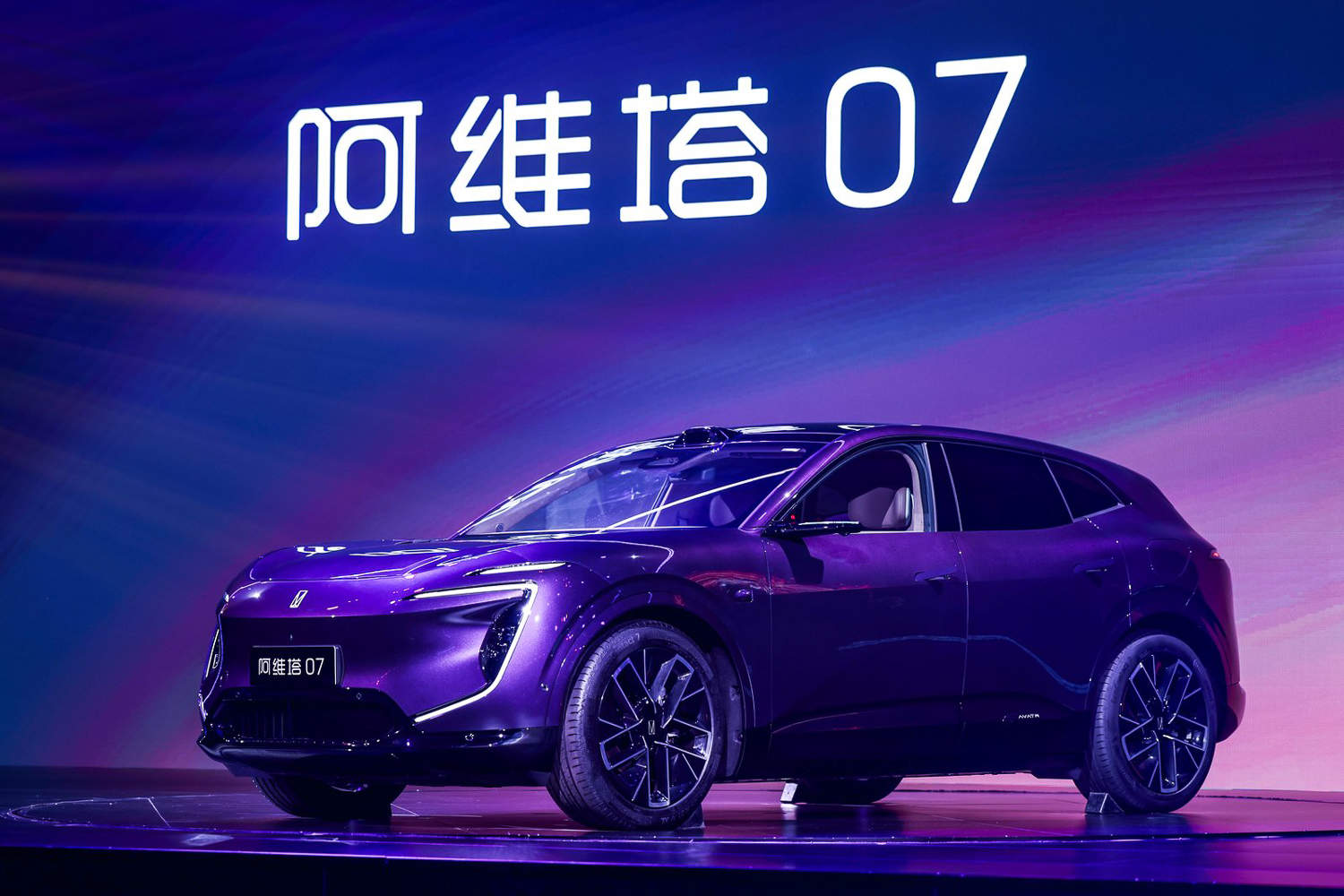 一出手就“满配王炸”，阿维塔07 凭啥“重新定义”中型豪华SUV？