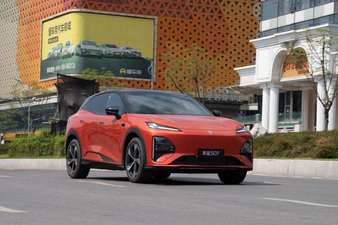 定位华为乾崑豪华SUV，全新深蓝S7起售15.69万