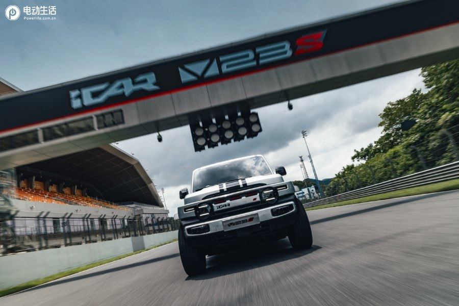 iCAR全新超级V23及赛博版上市 12.28万起能下赛道能穿沙