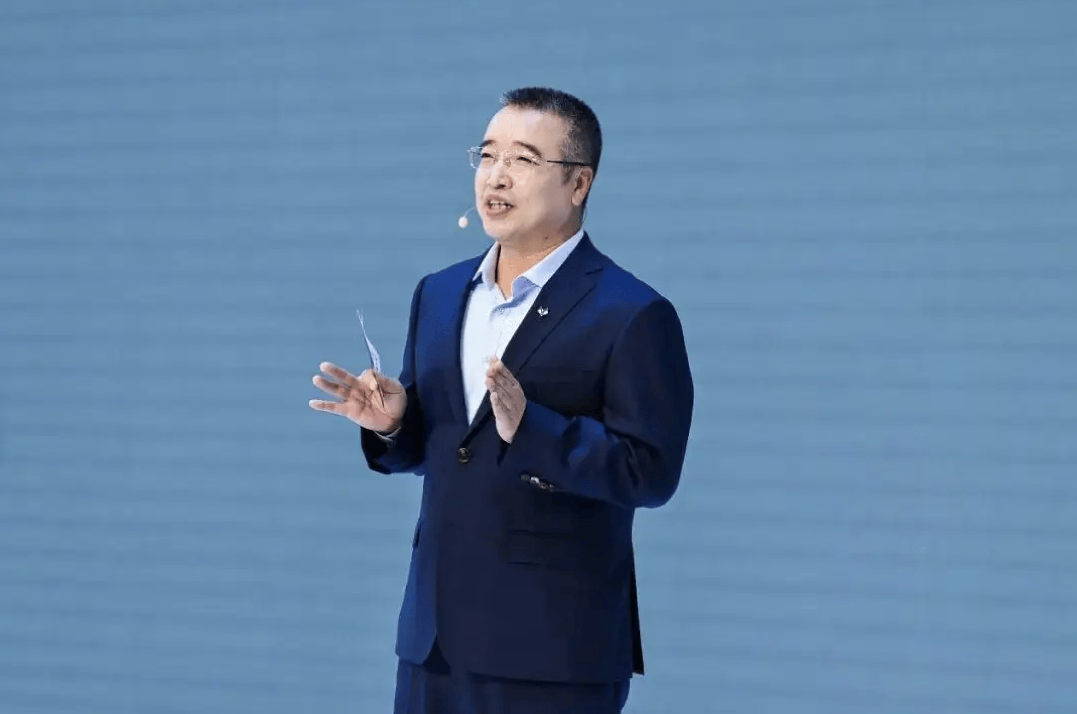 高端战略折戟：极狐下探低端市场，张国富掌舵半年难挽颓势