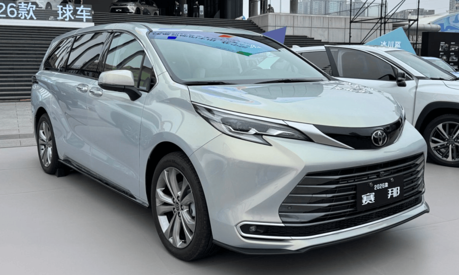 配置平权风暴：广汽丰田2026款全球车，终结油车“入门即简配”时代