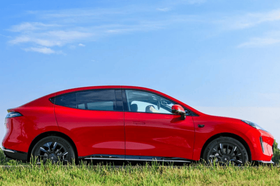 20 万预算，大五座纯电 SUV 选昊铂 HT 还是小鹏 G7？