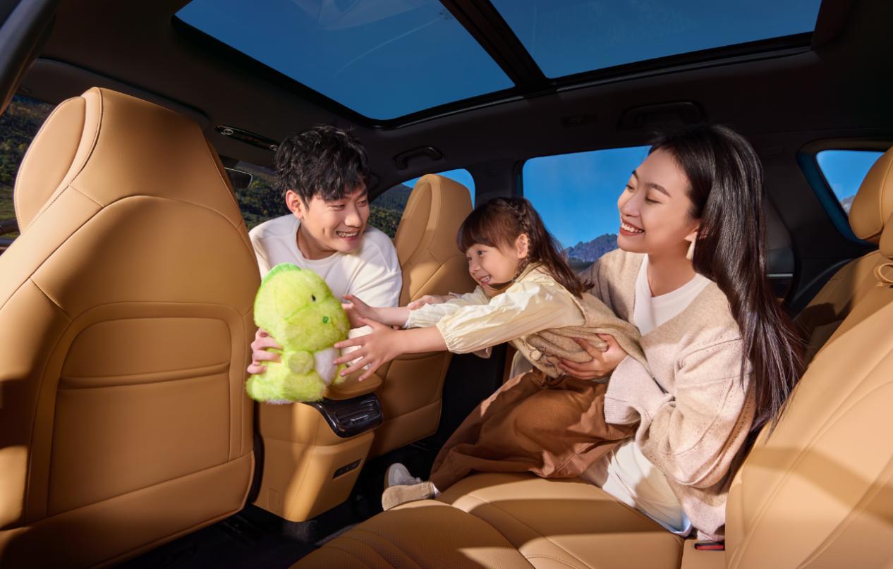 把通勤焦虑调成静音！银河L7 EM-i 平顺不晕车，还有服务贴心