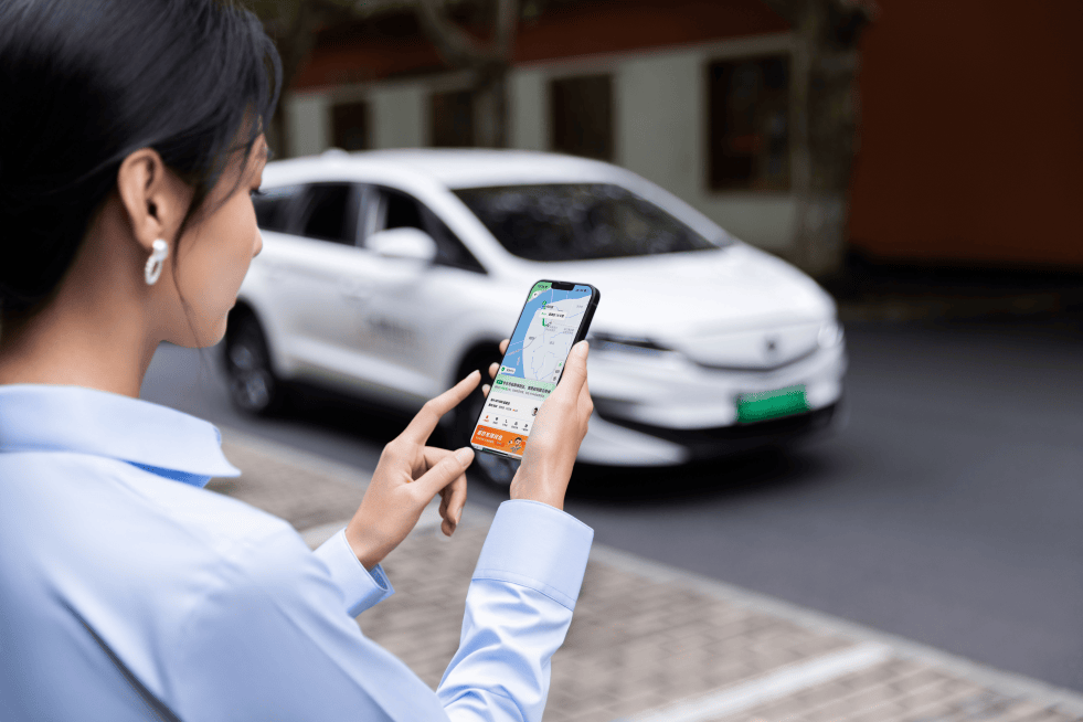 腾讯推出「老年打车」服务：网约车拓展了客群，出租车该怎么办？
