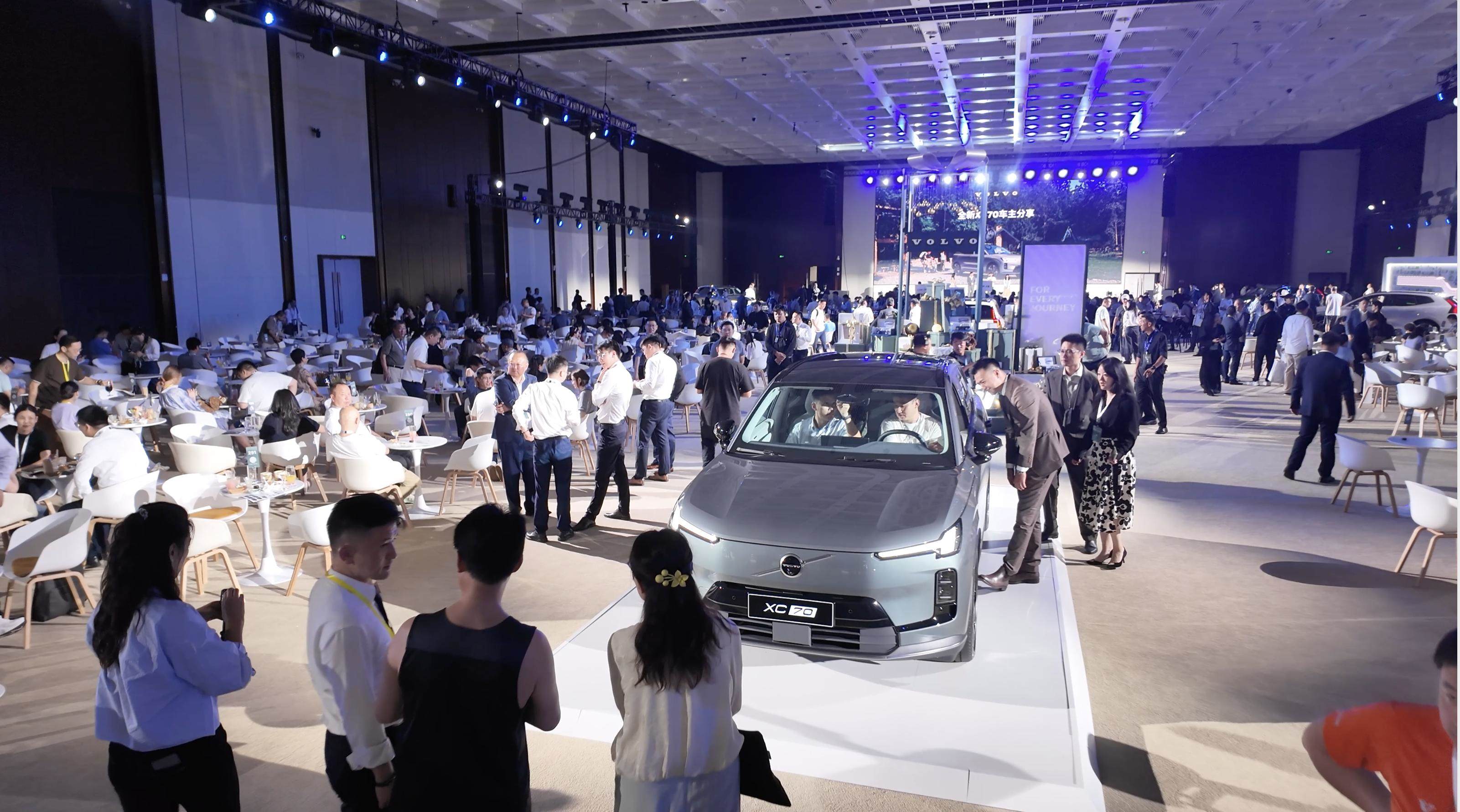 豪华超混新标杆 沃尔沃全新XC70正式上市 限时26.99万元起