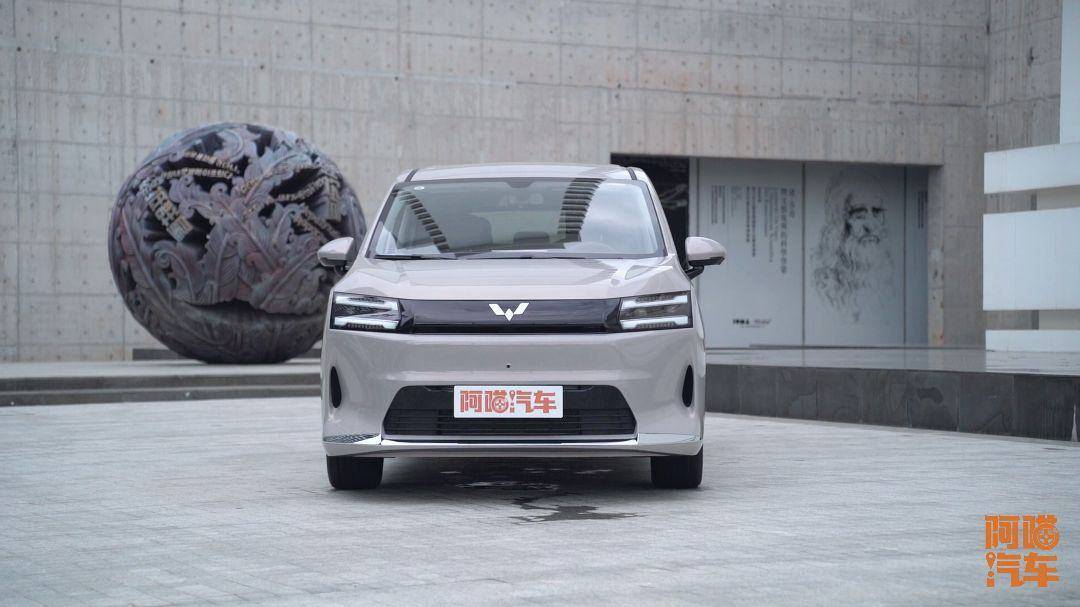 人民的MPV该是啥样？五菱星光730做了榜样，量大管饱！