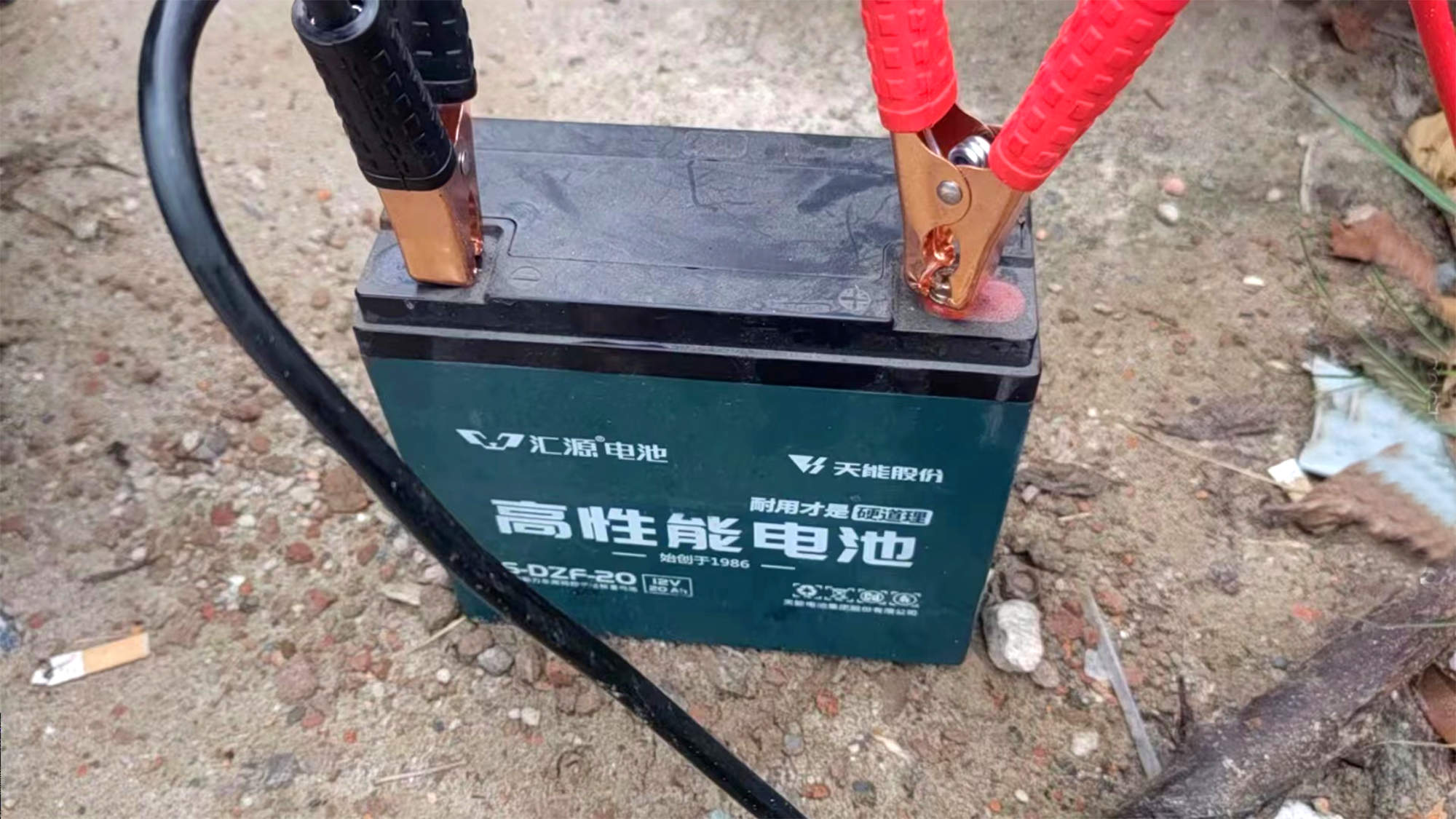 电三轮换下的12伏电池，能代替汽车电瓶吗，能否打着车？