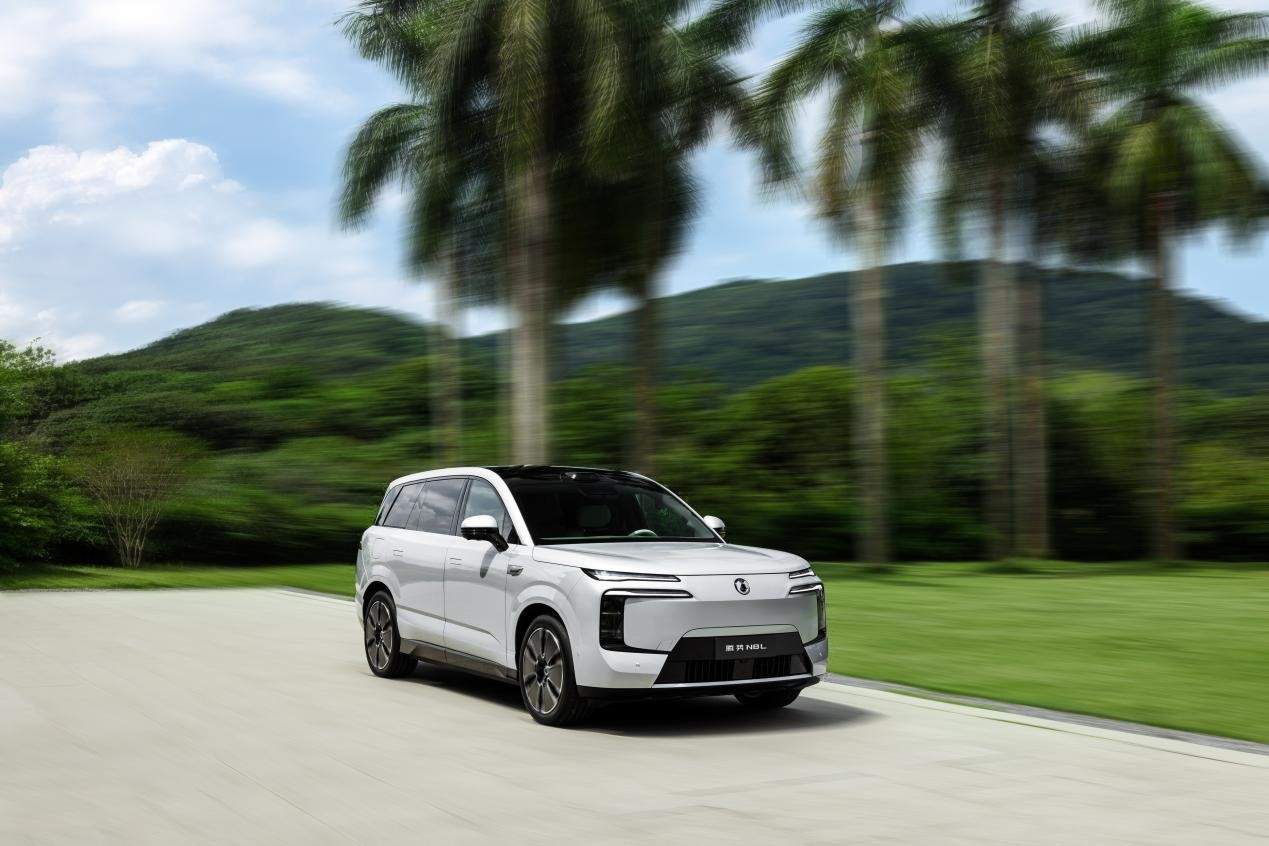 腾势N8L开启预售，31.98 万起打造家庭豪华 SUV 新体验