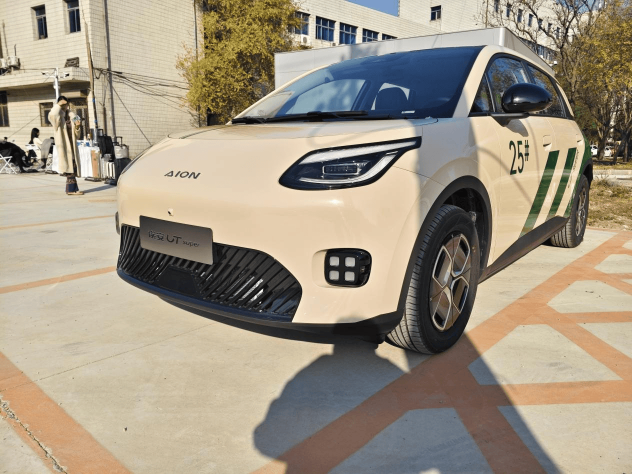 4.99万就能开走的国民好车！埃安UT super试驾：99秒换电太香了