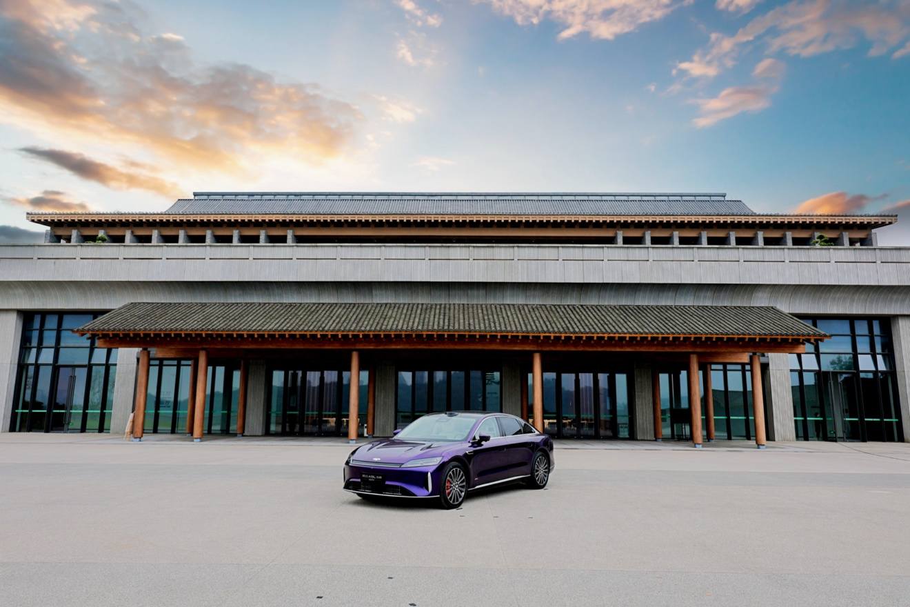 全面进化 风云A9L光辉（四驱）"智驾+豪华"破局上市，17.19万元起