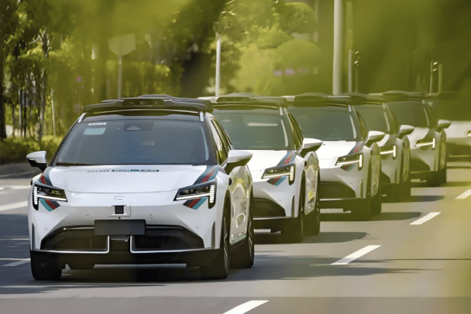 2025汽车圈十大焦点事件，定义下一个十年发展航向