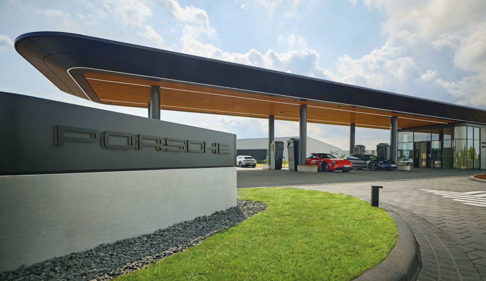 当保时捷也“用不起”自建桩，充电行业亟需破局时刻