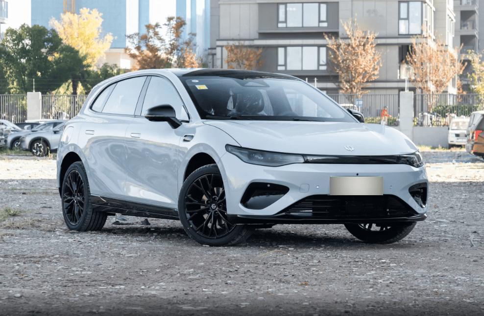 9.78万起售，零跑Lafa5产品力不错，五款配置如何选？