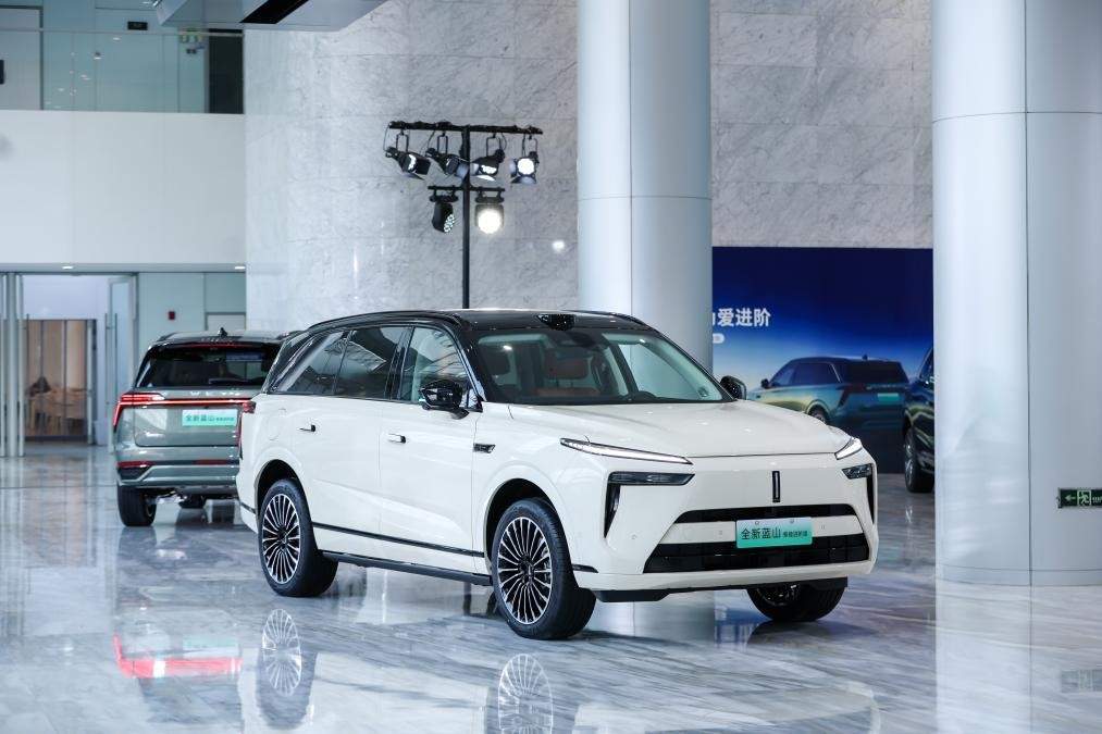 魏牌全新蓝山智能进阶版和问界M7，谁更懂家庭出行？