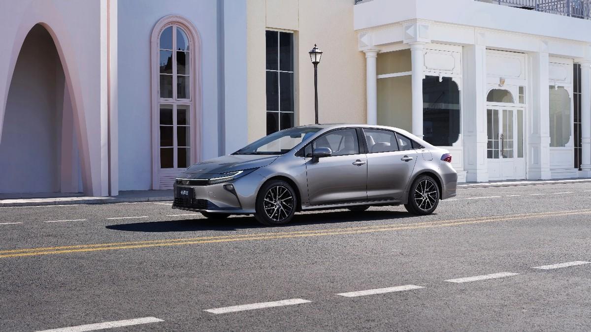 外观、内饰、科技大升级 全新智混卡罗拉售价9.9万元起