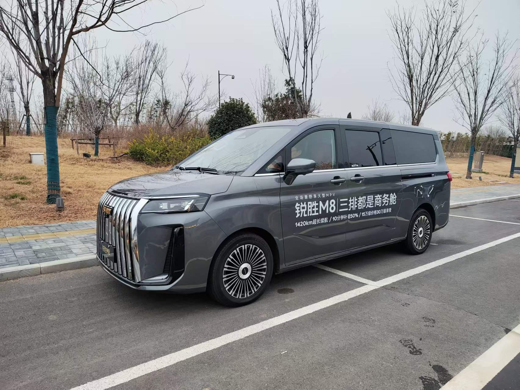 试驾完锐胜M8，感觉有些售价三四十万的MPV，都在漫天要价